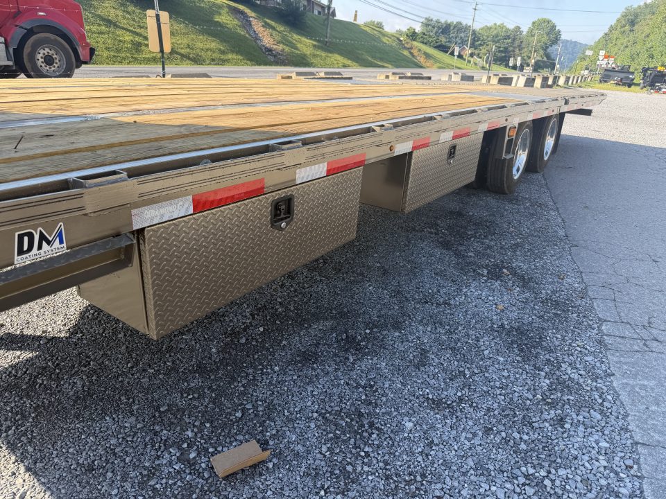 New 2026 Diamond C FMAX212 GOOSENECK FLATBED TRAILER PACESETTER EDITION WITH HYDRO JACK & DOVE , DISC BRAKES, 17.5 aluminum outer rims