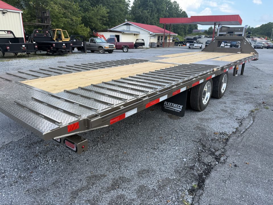 New 2026 Diamond C FMAX212 GOOSENECK FLATBED TRAILER PACESETTER EDITION WITH HYDRO JACK & DOVE , DISC BRAKES, 17.5 aluminum outer rims