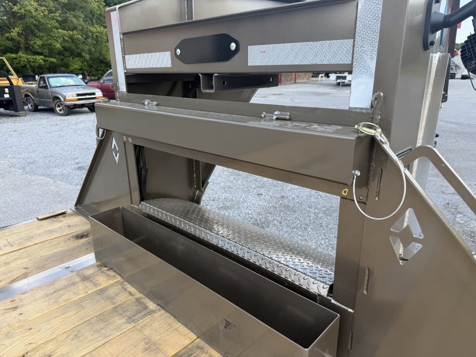New 2026 Diamond C FMAX212 GOOSENECK FLATBED TRAILER PACESETTER EDITION WITH HYDRO JACK & DOVE , DISC BRAKES, 17.5 aluminum outer rims