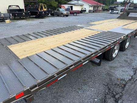 New 2026 Diamond C FMAX212 GOOSENECK FLATBED TRAILER PACESETTER EDITION WITH HYDRO JACK & DOVE , DISC BRAKES, 17.5 aluminum outer rims