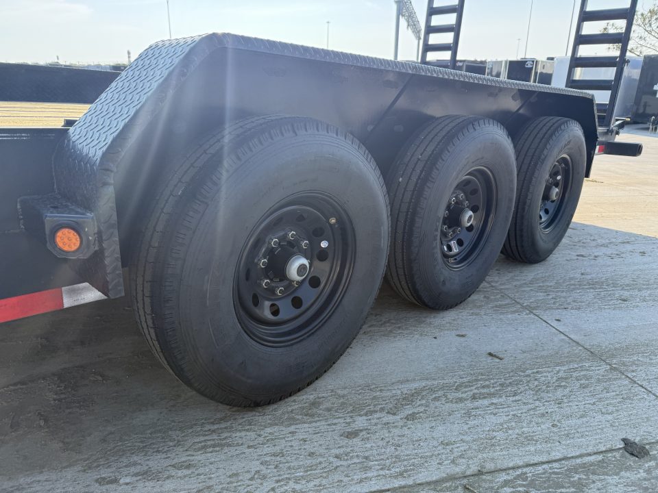 Used 2021 Load Trail 24’ HEAVY DUTY Flatbed 3-7000lb axles =21K Dovetail Trailer Fold Up Ramps