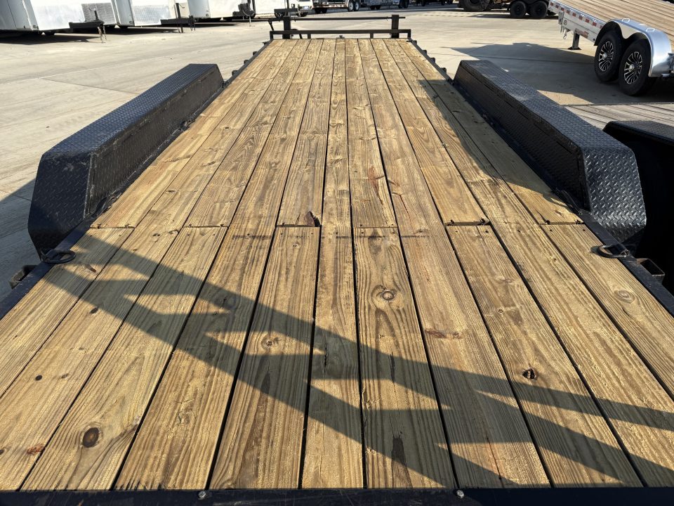 Used 2021 Load Trail 24’ HEAVY DUTY Flatbed 3-7000lb axles =21K Dovetail Trailer Fold Up Ramps