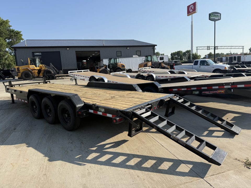 Used 2021 Load Trail 24’ HEAVY DUTY Flatbed 3-7000lb axles =21K Dovetail Trailer Fold Up Ramps