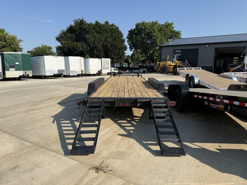 Used 2021 Load Trail 24’ HEAVY DUTY Flatbed 3-7000lb axles =21K Dovetail Trailer Fold Up Ramps