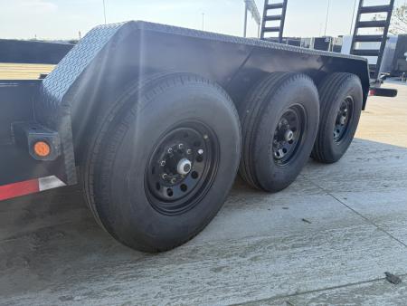 Used 2021 Load Trail 24’ HEAVY DUTY Flatbed 3-7000lb axles =21K Dovetail Trailer Fold Up Ramps