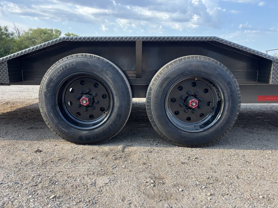 New 2027 MAXX-D T8X Tilt Trailer