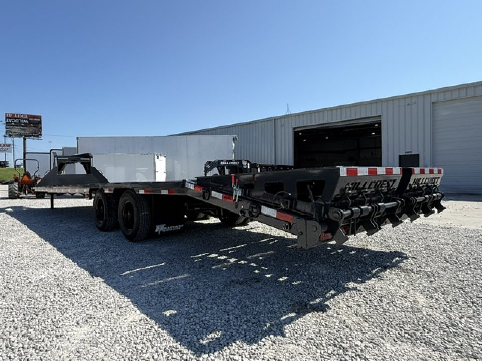 New HillCrest Gooseneck 30+5 22.9 W/ Max Ramps