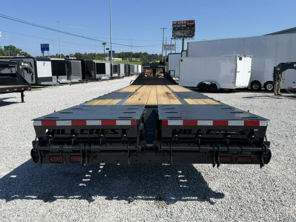 New HillCrest Gooseneck 30+5 22.9 W/ Max Ramps