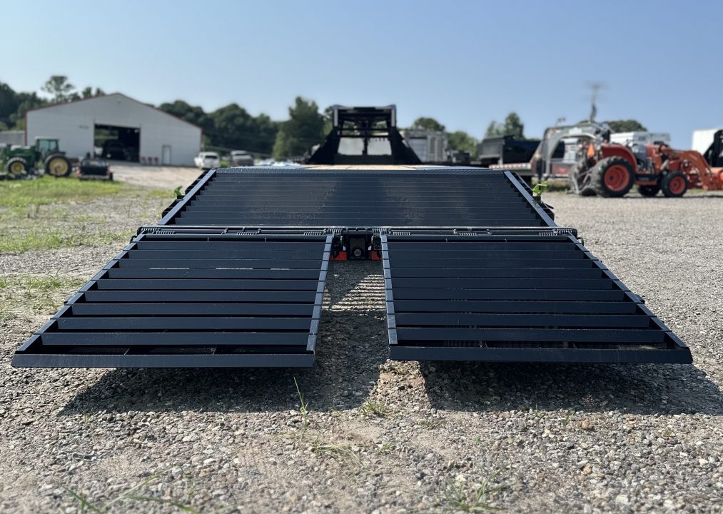 New 2027 Load Trail 102" x 32' Tandem Low-Pro Gooseneck Equipment Trailer