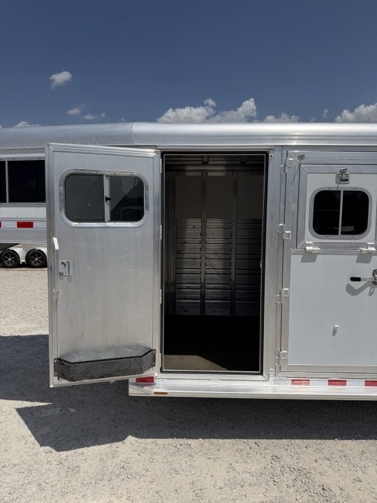 Used 2007 Elite 4 Horse Gooseneck Horse Trailer