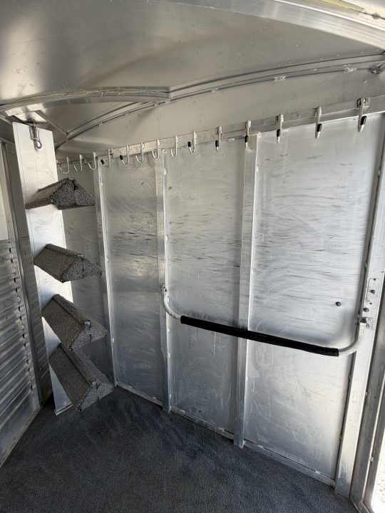 Used 2007 Elite 4 Horse Gooseneck Horse Trailer