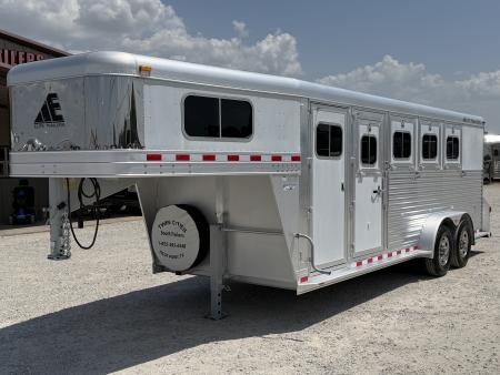 Used 2007 Elite 4 Horse Gooseneck Horse Trailer