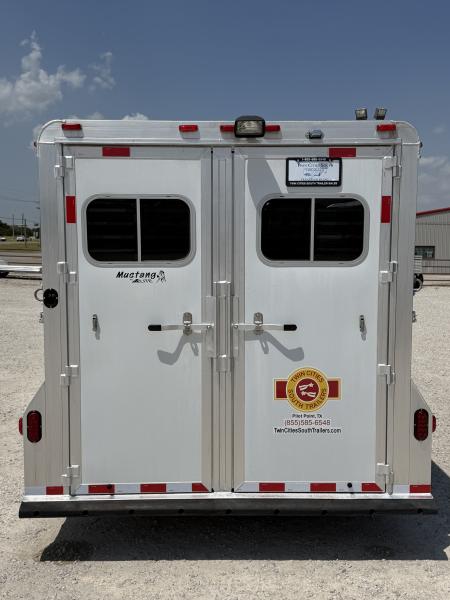 Used 2007 Elite 4 Horse Gooseneck Horse Trailer