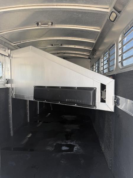 Used 2007 Elite 4 Horse Gooseneck Horse Trailer