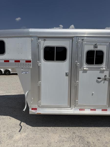 Used 2007 Elite 4 Horse Gooseneck Horse Trailer