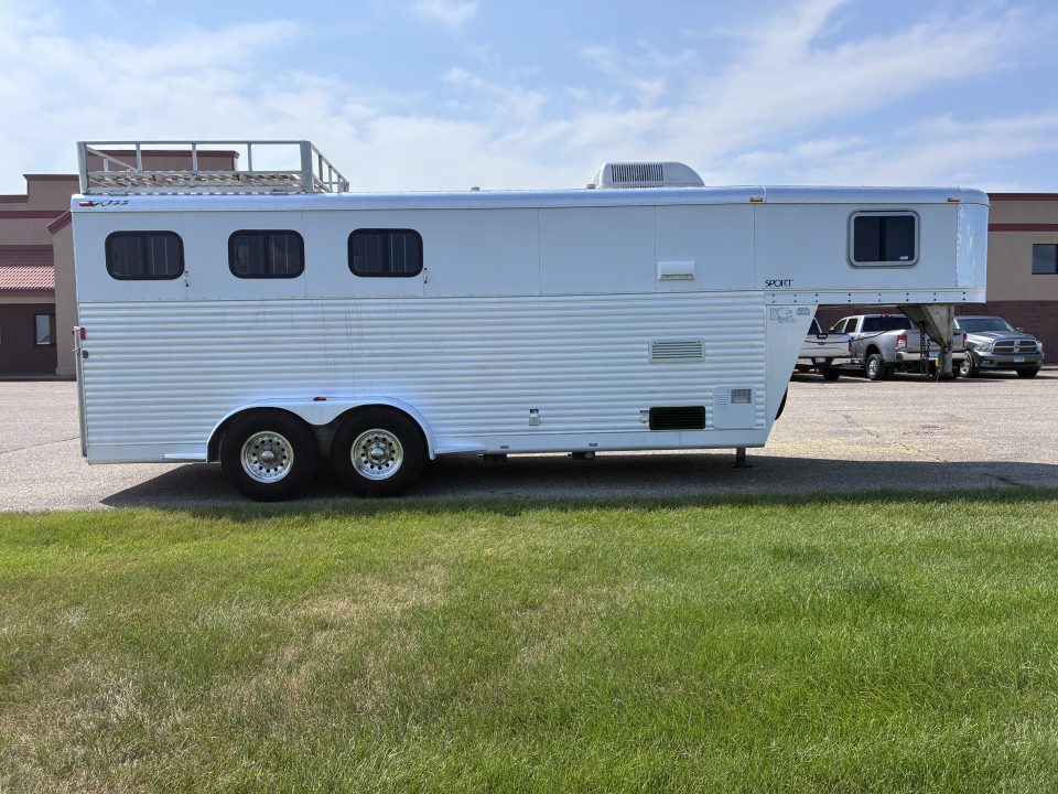 Used 2007 Exiss Trailers 3H 4'LQ Sport Horse Trailer