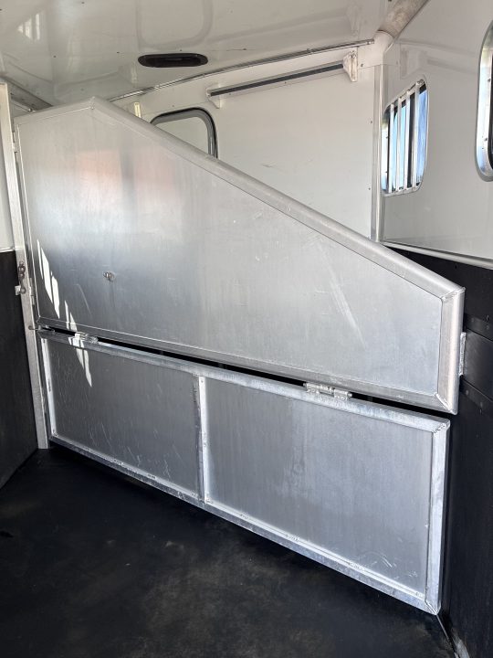 Used 2007 Exiss Trailers 3H 4'LQ Sport Horse Trailer