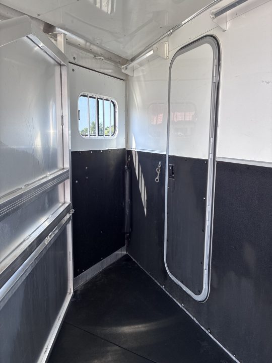Used 2007 Exiss Trailers 3H 4'LQ Sport Horse Trailer