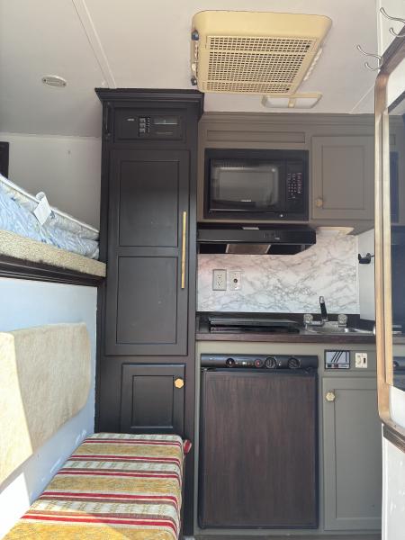 Used 2007 Exiss Trailers 3H 4'LQ Sport Horse Trailer