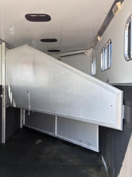 Used 2007 Exiss Trailers 3H 4'LQ Sport Horse Trailer