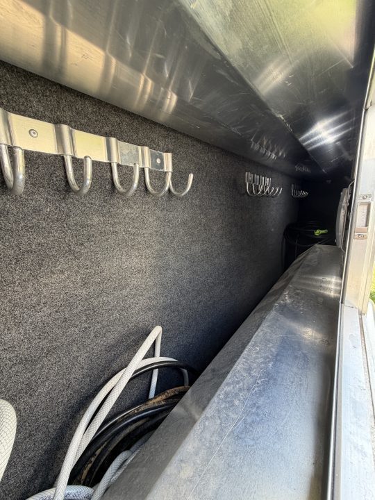 Consignment 2024 4-Star Trailers 4 Horse Midtack 14'8 Slideout Living Quarters Slideout Horse Trailer