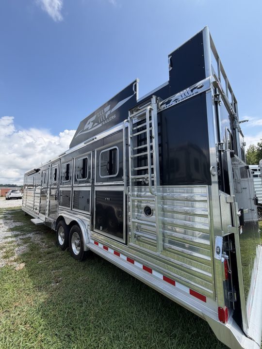 Consignment 2024 4-Star Trailers 4 Horse Midtack 14'8 Slideout Living Quarters Slideout Horse Trailer