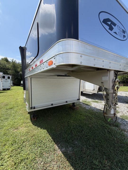 Consignment 2024 4-Star Trailers 4 Horse Midtack 14'8 Slideout Living Quarters Slideout Horse Trailer