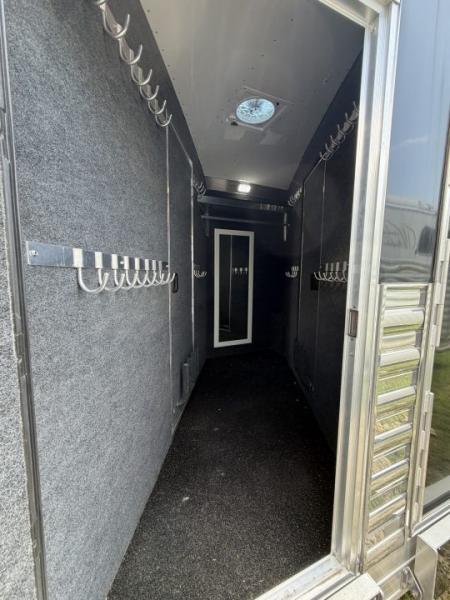 Consignment 2024 4-Star Trailers 4 Horse Midtack 14'8 Slideout Living Quarters Slideout Horse Trailer