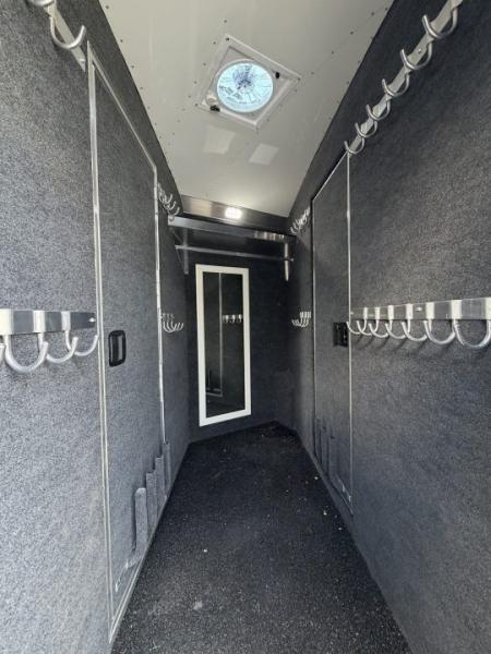 Consignment 2024 4-Star Trailers 4 Horse Midtack 14'8 Slideout Living Quarters Slideout Horse Trailer