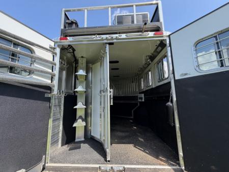 Consignment 2024 4-Star Trailers 4 Horse Midtack 14'8 Slideout Living Quarters Slideout Horse Trailer