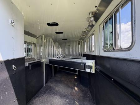 Consignment 2024 4-Star Trailers 4 Horse Midtack 14'8 Slideout Living Quarters Slideout Horse Trailer