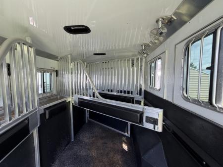 Consignment 2024 4-Star Trailers 4 Horse Midtack 14'8 Slideout Living Quarters Slideout Horse Trailer