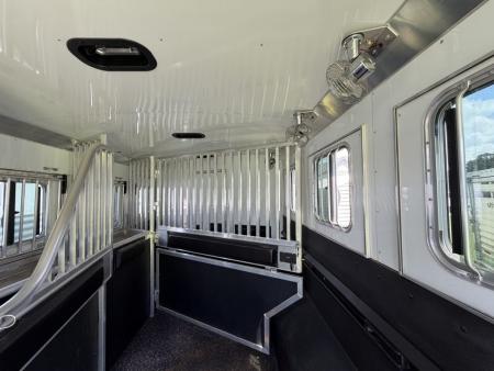 Consignment 2024 4-Star Trailers 4 Horse Midtack 14'8 Slideout Living Quarters Slideout Horse Trailer