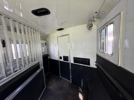 Consignment 2024 4-Star Trailers 4 Horse Midtack 14'8 Slideout Living Quarters Slideout Horse Trailer