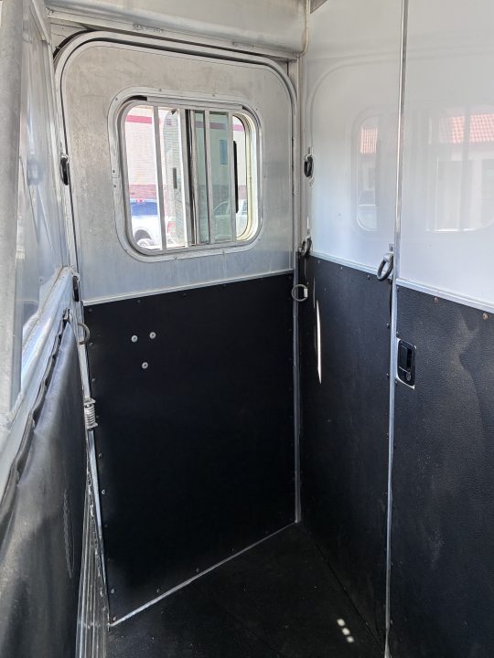 Used 2006 Featherlite Trailers 3H GN Horse Trailer