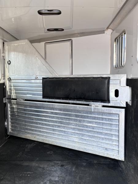 Used 2006 Featherlite Trailers 3H GN Horse Trailer