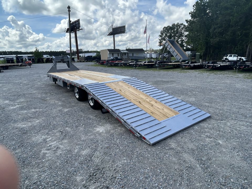 New 2027 Diamond C FMAX212 Hydraulic Dovetail, 35ft ( 23+12) 12K Axles, 17.5 Wheels PACESETTER, Hyd Disc Brakes