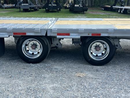 New 2027 Diamond C FMAX212 Hydraulic Dovetail, 35ft ( 23+12) 12K Axles, 17.5 Wheels PACESETTER, Hyd Disc Brakes