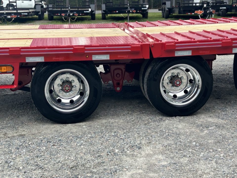 New 2027 Diamond C FMAX212 Hydraulic Dovetail, 32ft ( 20+12) 12K Axles, 17.5 Wheels PACESETTER, Hyd Disc Brakes