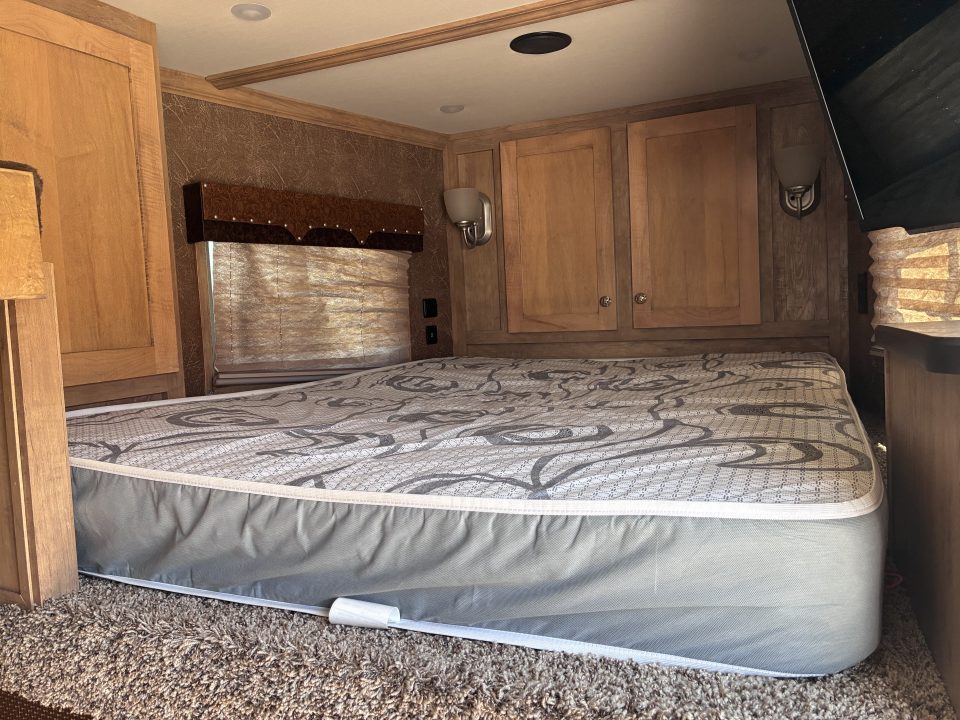 Used 2021 Kiefer Manufacturing 4H 9'LQ Horse Trailer