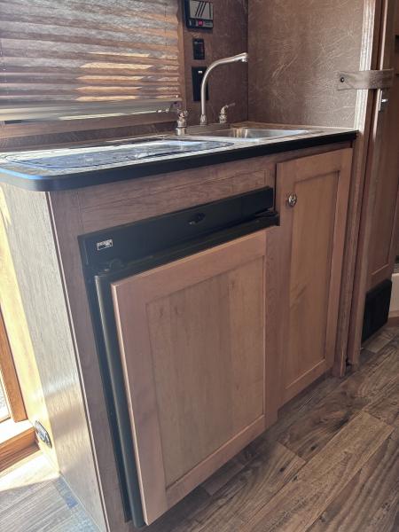 Used 2021 Kiefer Manufacturing 4H 9'LQ Horse Trailer