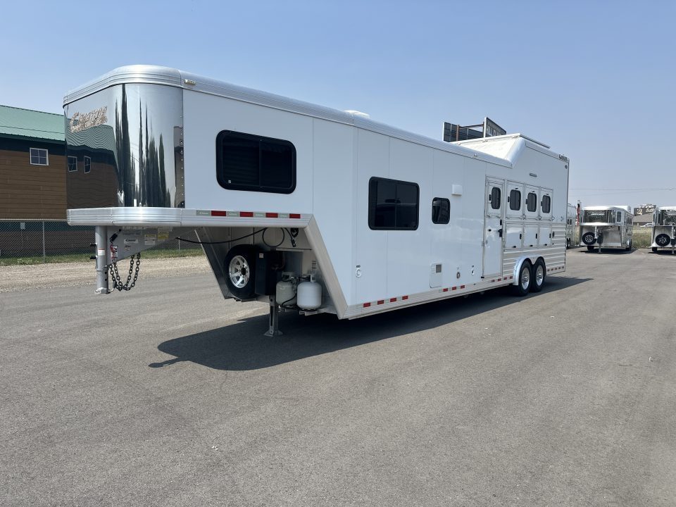 Used 2017 Cimarron 4 Horse with 12'8" Living Quarter