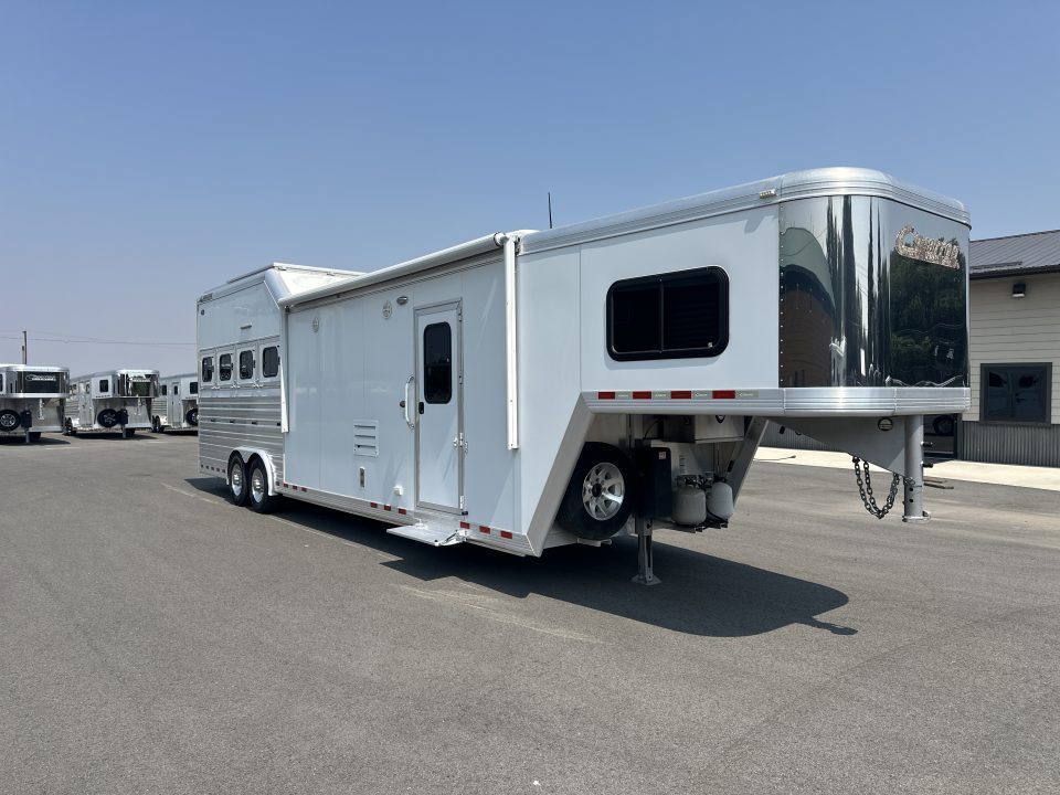 Used 2017 Cimarron 4 Horse with 12'8" Living Quarter