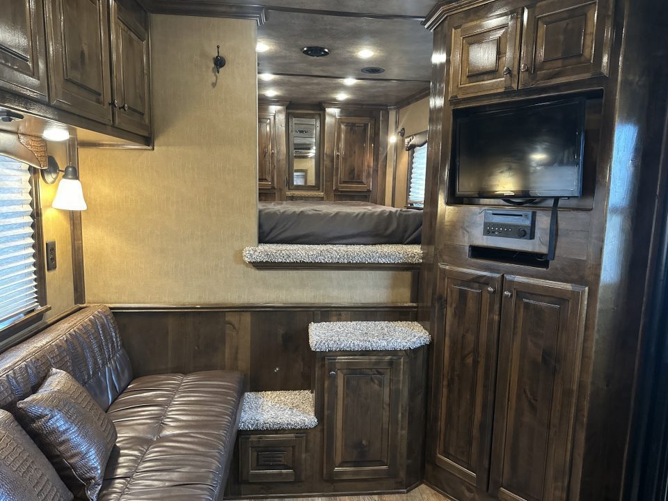 Used 2017 Cimarron 4 Horse with 12'8" Living Quarter