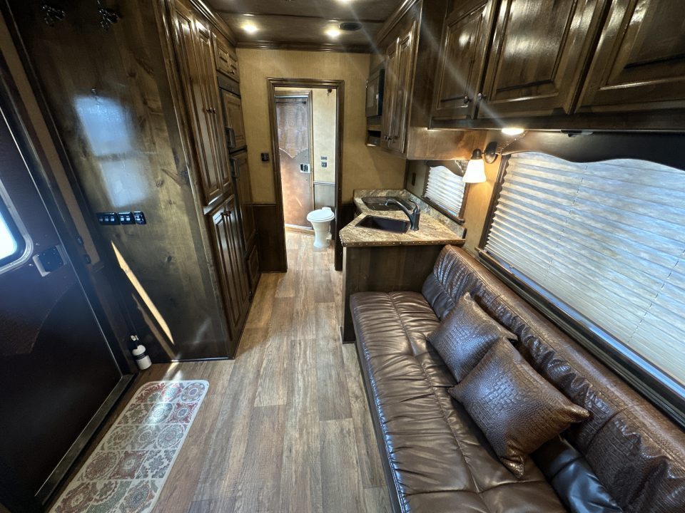 Used 2017 Cimarron 4 Horse with 12'8" Living Quarter