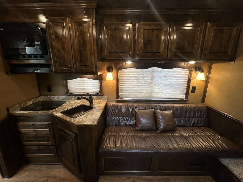 Used 2017 Cimarron 4 Horse with 12'8" Living Quarter