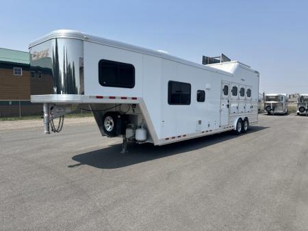 Used 2017 Cimarron 4 Horse with 12'8  Living Quarter