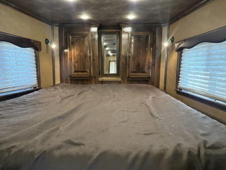Used 2017 Cimarron 4 Horse with 12'8" Living Quarter