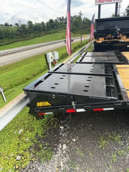New 2027 Big Tex Trailers 20+5 14GN Deckover Trailer