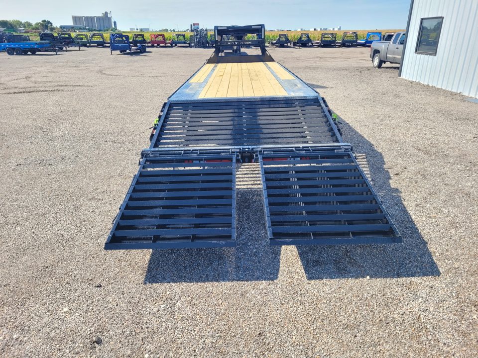 New 2027 Load Trail 102"x30' Gooseneck Deckover Trailer